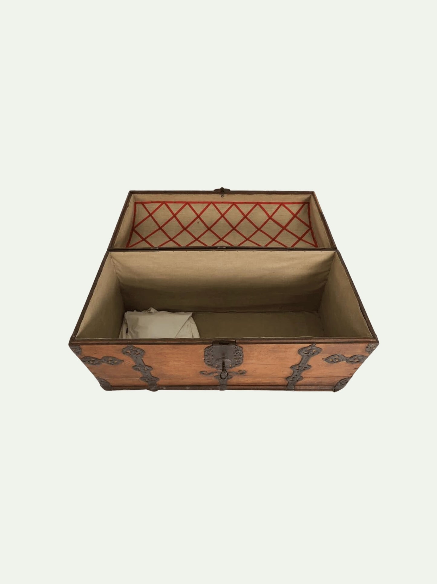 18th-Century Baroque Dome-Top Bridal Trunk with Original Key | Denmark
