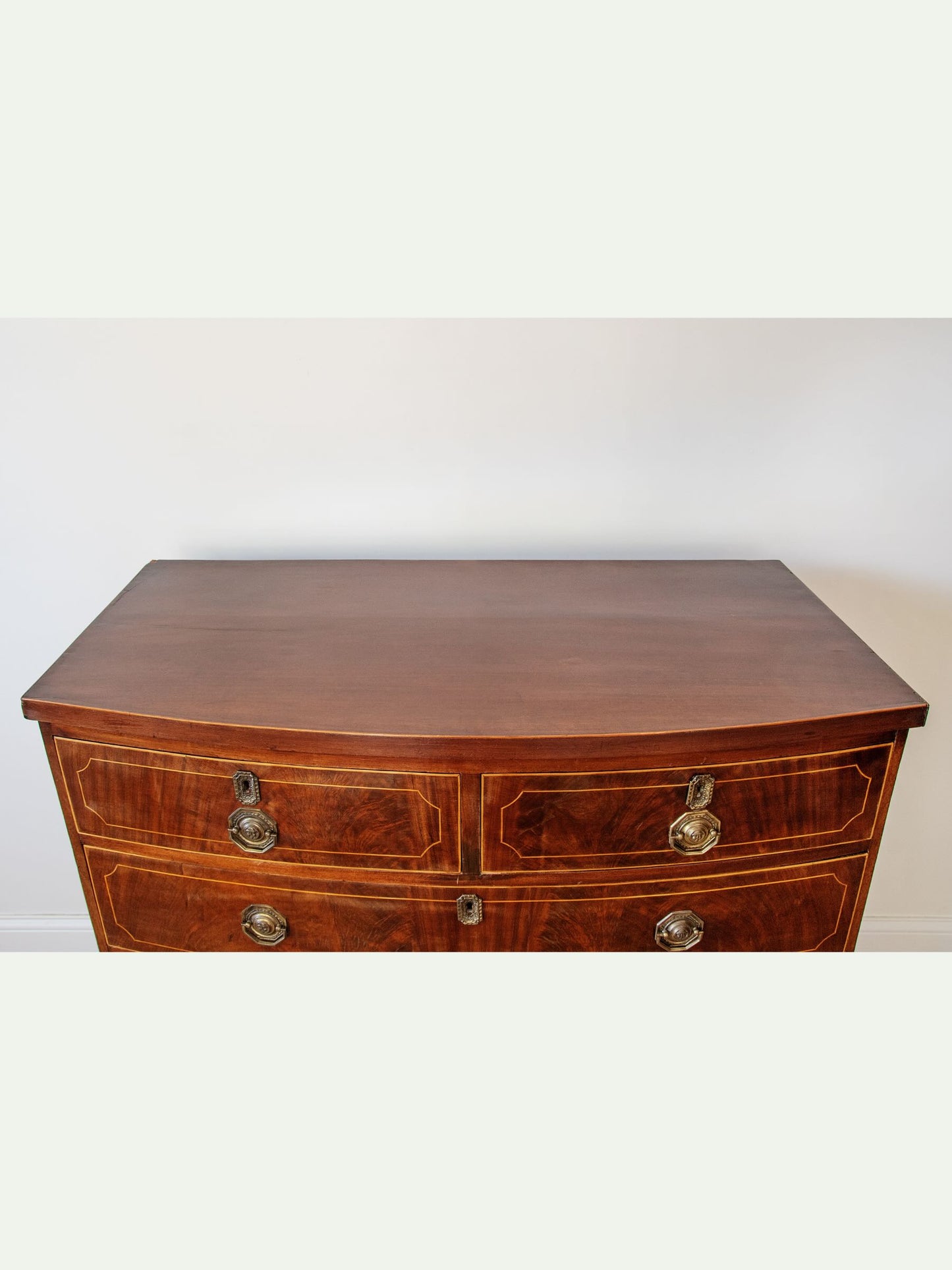 Antique English Hepplewhite Mahogany Chest of Drawers with Satinwood String Inlay | c. 1800–1820