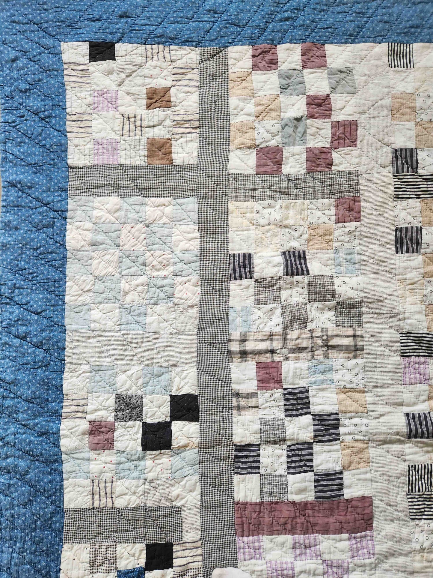 Quilt with geometric pattern on a blue background