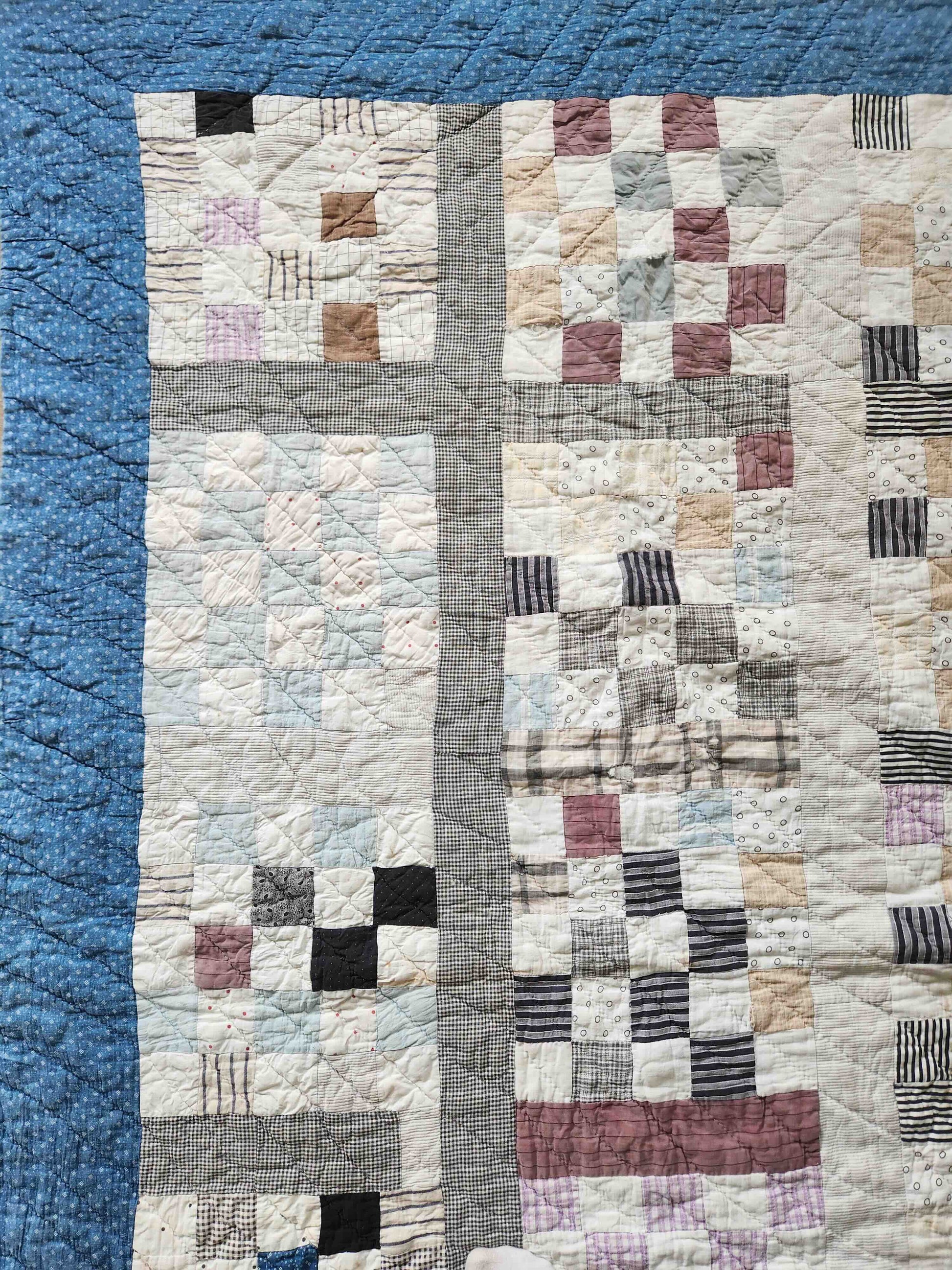 Quilt with geometric pattern on a blue background